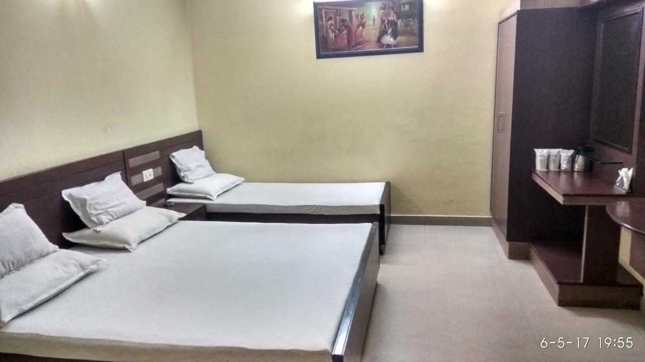 Hotel Varsa Dibrugarh Exterior photo